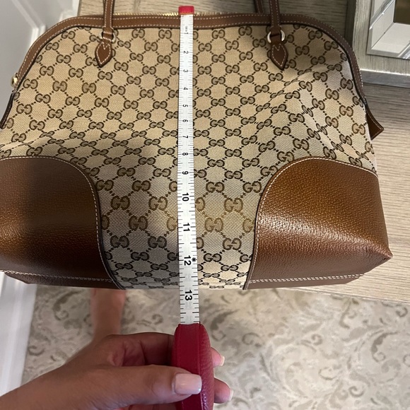 Gucci tote is in brand new condition & comes with dust bag - Picture 5 of 9